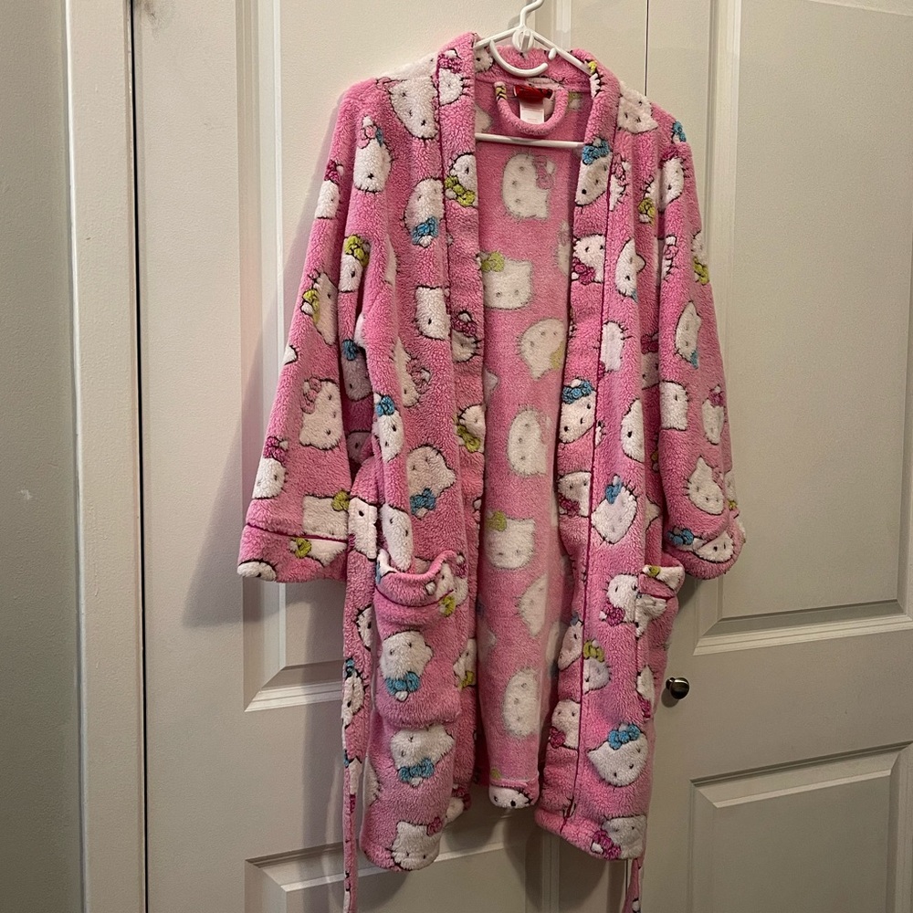 Hello Kitty sleepwear/bathrobe
